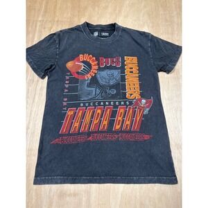 NFL Team Apparel Tampa Bay Buccaneers NFL Football Graphic T Shirt Womens Size M